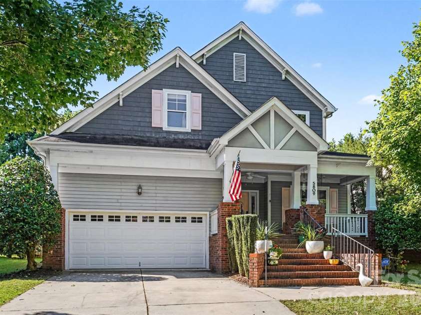 5809 Mantario Drive, Charlotte, NC 28269.  MLS# CAR4430751, YatesRealty ID 55610. 