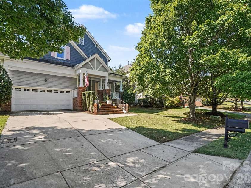 5809 Mantario Drive, Charlotte, NC 28269.  MLS# CAR4430751, YatesRealty ID 55610. 