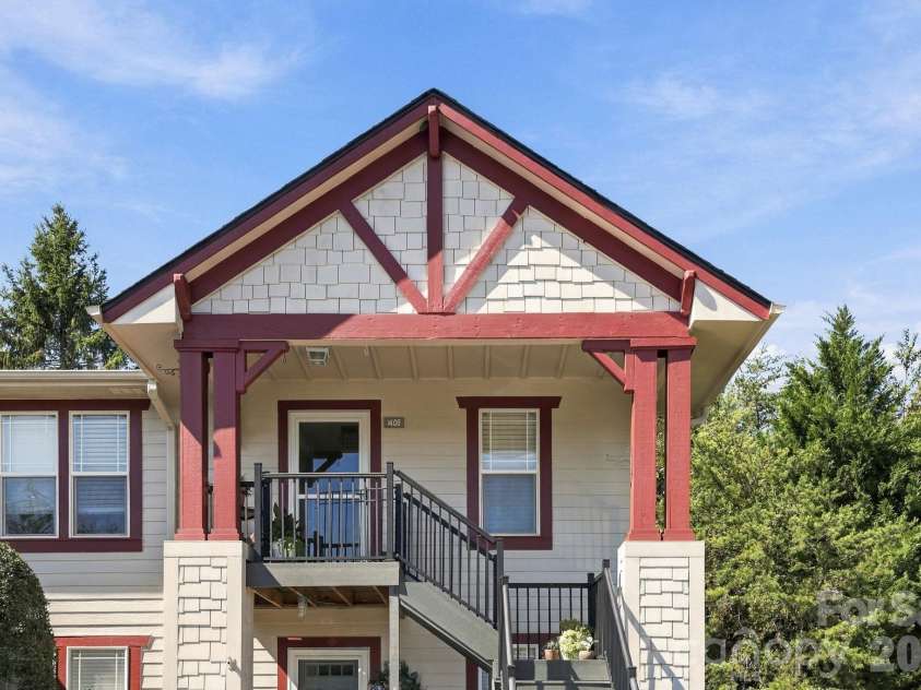 1406 Deermouse Way, Hendersonville, NC 28792.  MLS# CAR4430205, YatesRealty ID 55611. 