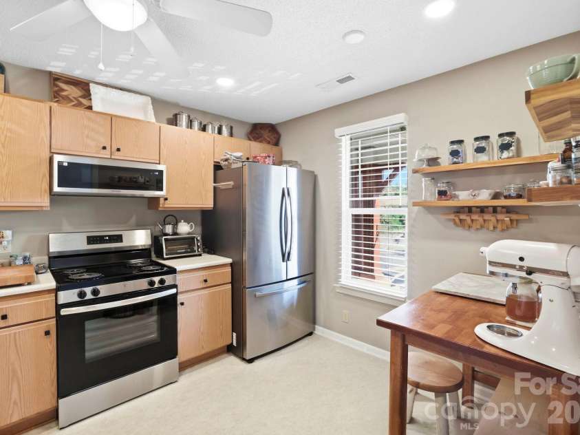 1406 Deermouse Way, Hendersonville, NC 28792.  MLS# CAR4430205, YatesRealty ID 55611. 