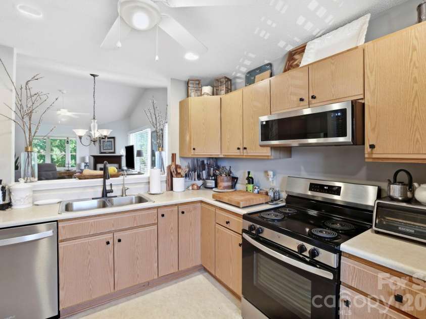 1406 Deermouse Way, Hendersonville, NC 28792.  MLS# CAR4430205, YatesRealty ID 55611. 