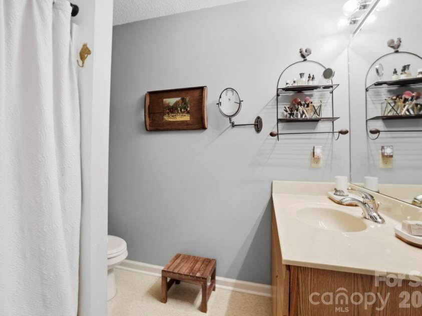 1406 Deermouse Way, Hendersonville, NC 28792.  MLS# CAR4430205, YatesRealty ID 55611. 