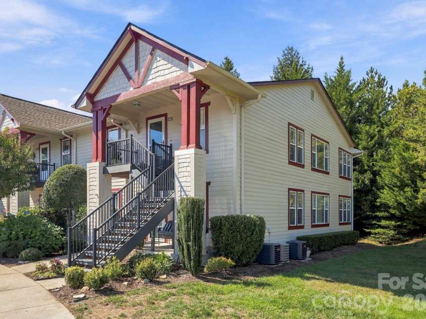 1406 Deermouse Way, Hendersonville, NC 28792.  MLS# CAR4430205, YatesRealty ID 55611. 