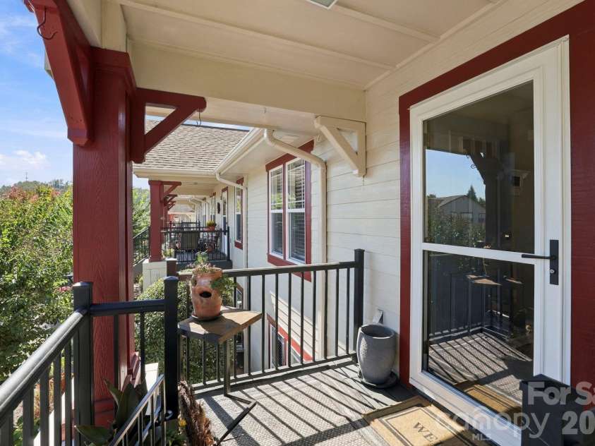 1406 Deermouse Way, Hendersonville, NC 28792.  MLS# CAR4430205, YatesRealty ID 55611. 
