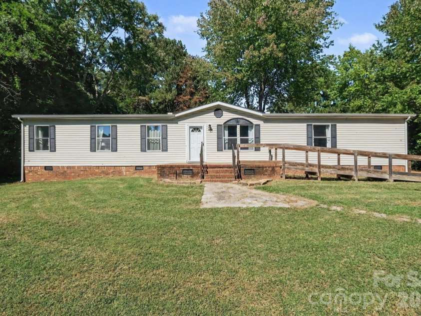 4833 Maralane Trail, Denver, NC 28037.  MLS# CAR4432544, YatesRealty ID 55612. 