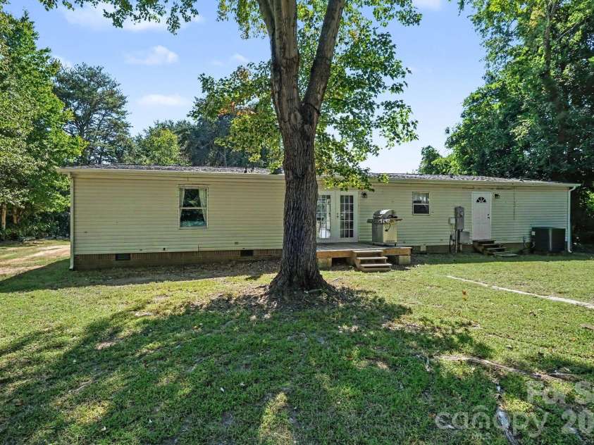 4833 Maralane Trail, Denver, NC 28037.  MLS# CAR4432544, YatesRealty ID 55612. 