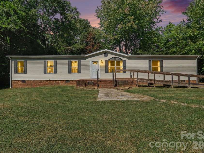 4833 Maralane Trail, Denver, NC 28037.  MLS# CAR4432544, YatesRealty ID 55612. 