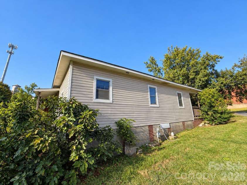 1727 Spencer Mountain Road, Gastonia, NC 28054.  MLS# CAR4432632, YatesRealty ID 55616. New siding installed during current ownership