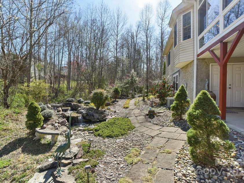 41 Golden Pond Way, Hendersonville, NC 28791.  MLS# CAR4237615, YatesRealty ID 5562. Beautiful, low-maintenance yard is wonderfully landscaped