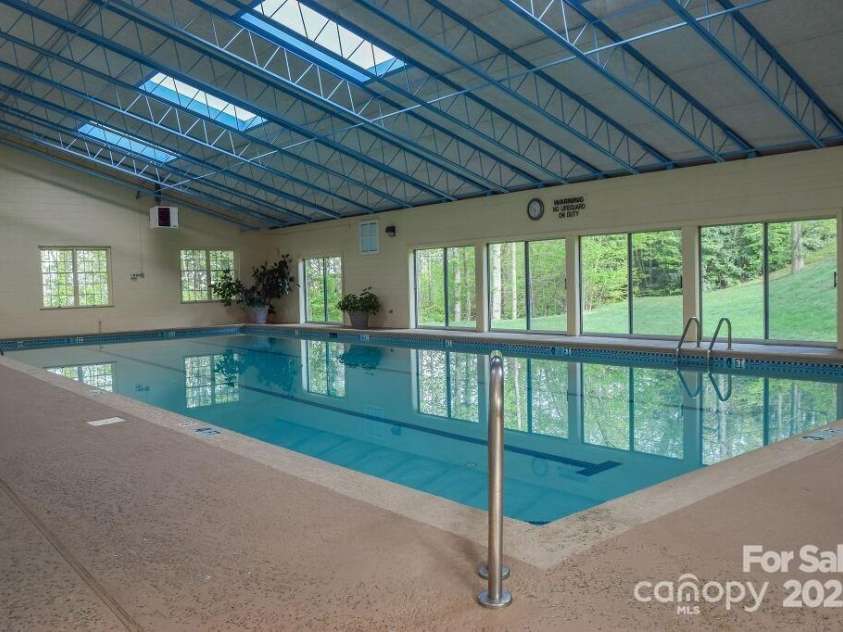 41 Golden Pond Way, Hendersonville, NC 28791.  MLS# CAR4237615, YatesRealty ID 5562. Enjoy all the amenities of Carriage Park