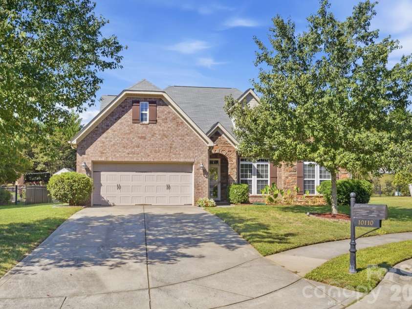 10110 Loch Lomond Drive, Charlotte, NC 28278.  MLS# CAR4428939, YatesRealty ID 55620. 
