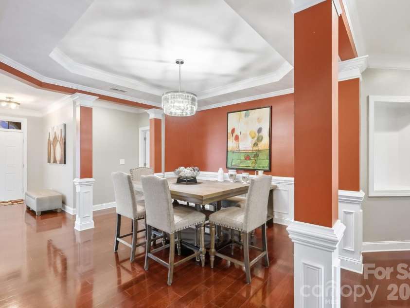 10110 Loch Lomond Drive, Charlotte, NC 28278.  MLS# CAR4428939, YatesRealty ID 55620. 