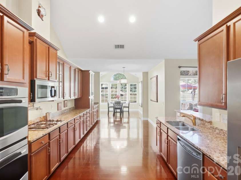 10110 Loch Lomond Drive, Charlotte, NC 28278.  MLS# CAR4428939, YatesRealty ID 55620. 