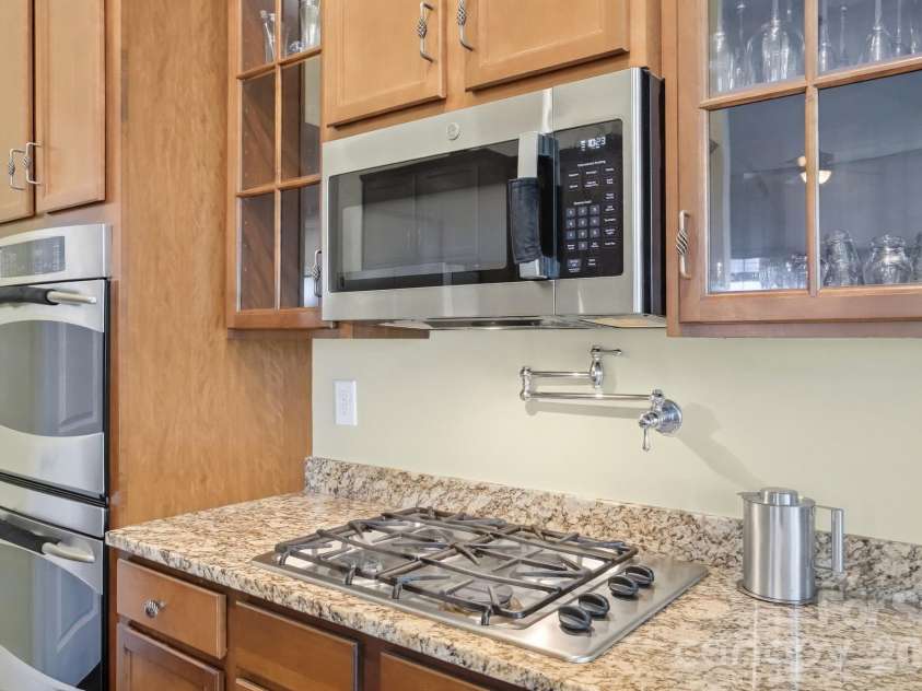 10110 Loch Lomond Drive, Charlotte, NC 28278.  MLS# CAR4428939, YatesRealty ID 55620. 