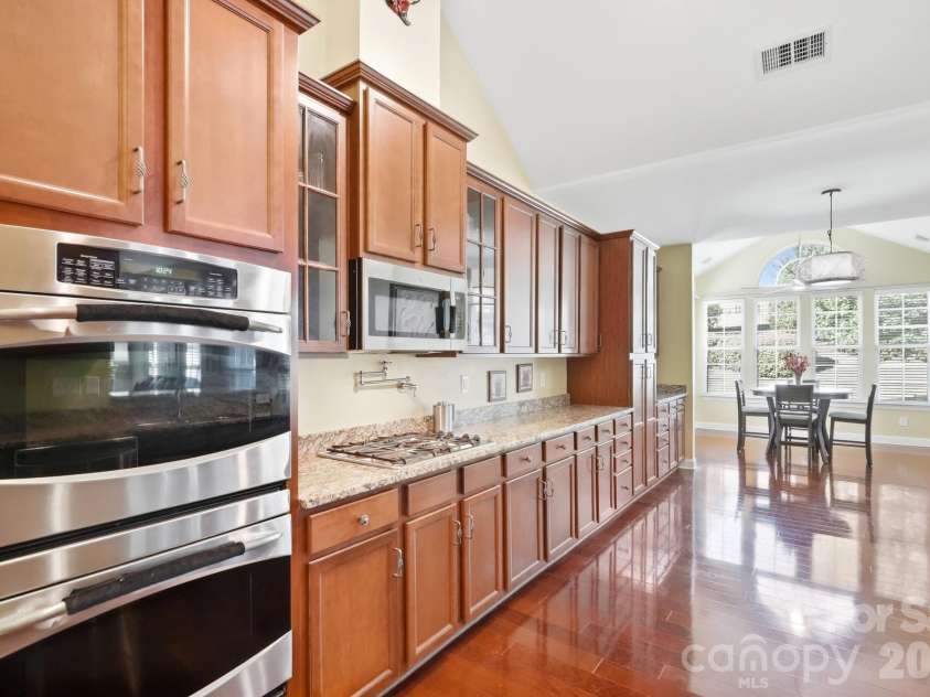 10110 Loch Lomond Drive, Charlotte, NC 28278.  MLS# CAR4428939, YatesRealty ID 55620. 