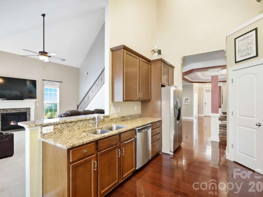 10110 Loch Lomond Drive, Charlotte, NC 28278.  MLS# CAR4428939, YatesRealty ID 55620. 