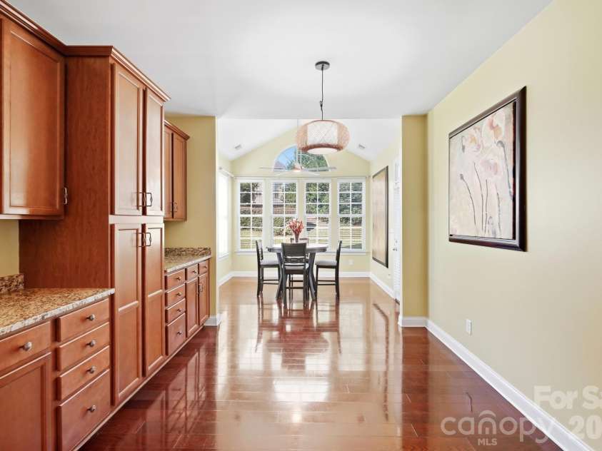 10110 Loch Lomond Drive, Charlotte, NC 28278.  MLS# CAR4428939, YatesRealty ID 55620. 