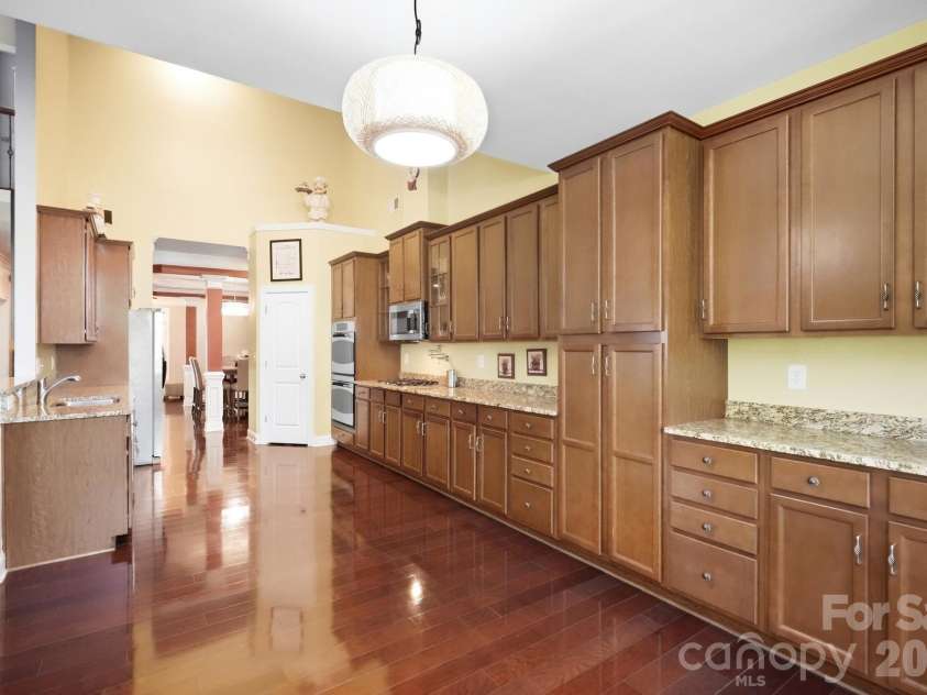 10110 Loch Lomond Drive, Charlotte, NC 28278.  MLS# CAR4428939, YatesRealty ID 55620. 