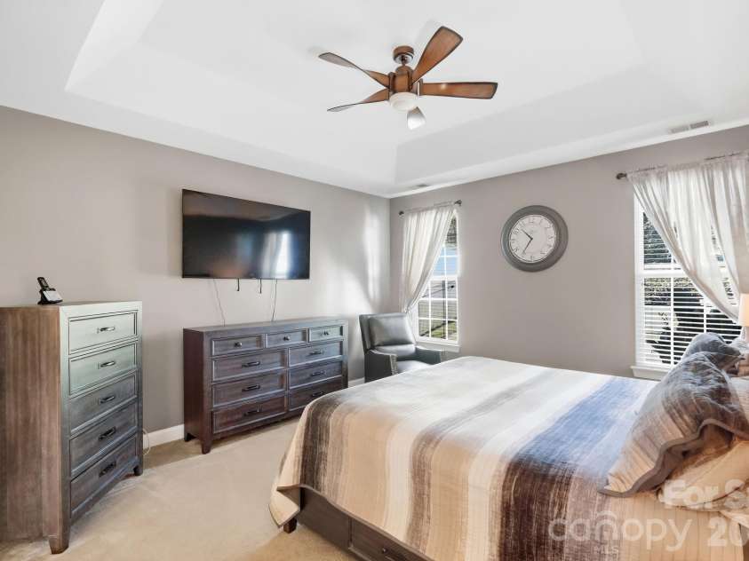 10110 Loch Lomond Drive, Charlotte, NC 28278.  MLS# CAR4428939, YatesRealty ID 55620. 