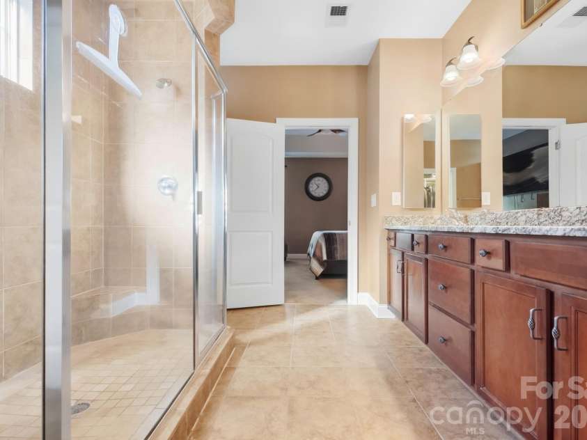 10110 Loch Lomond Drive, Charlotte, NC 28278.  MLS# CAR4428939, YatesRealty ID 55620. 