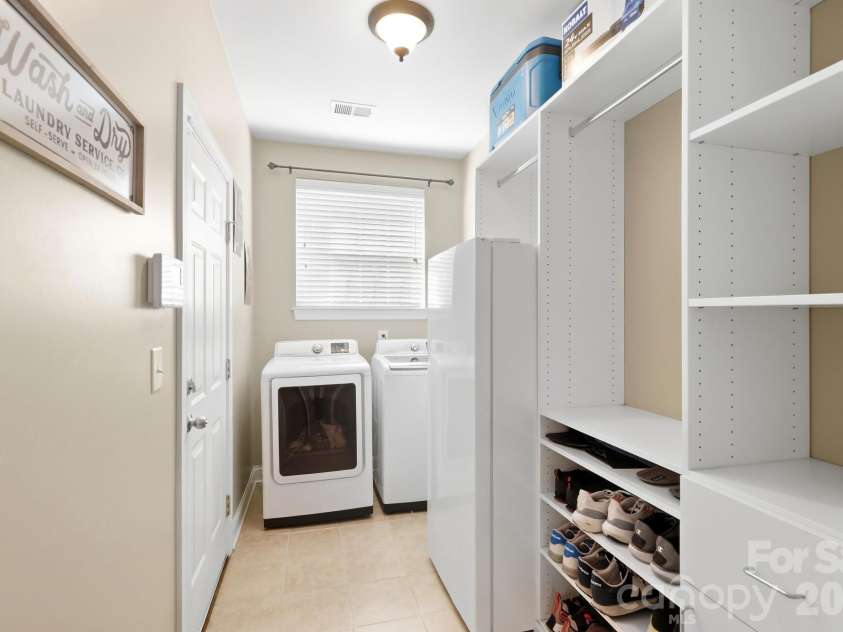 10110 Loch Lomond Drive, Charlotte, NC 28278.  MLS# CAR4428939, YatesRealty ID 55620. 