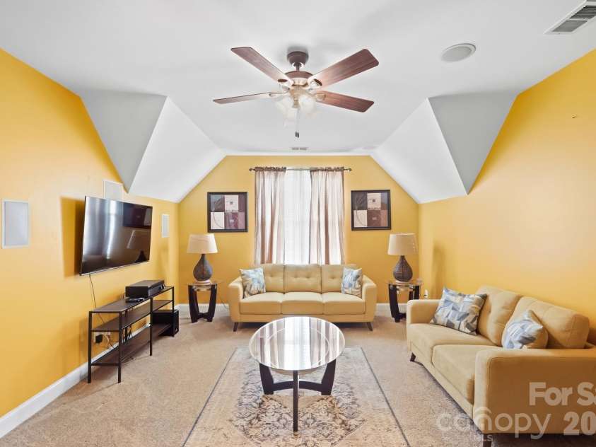 10110 Loch Lomond Drive, Charlotte, NC 28278.  MLS# CAR4428939, YatesRealty ID 55620. 