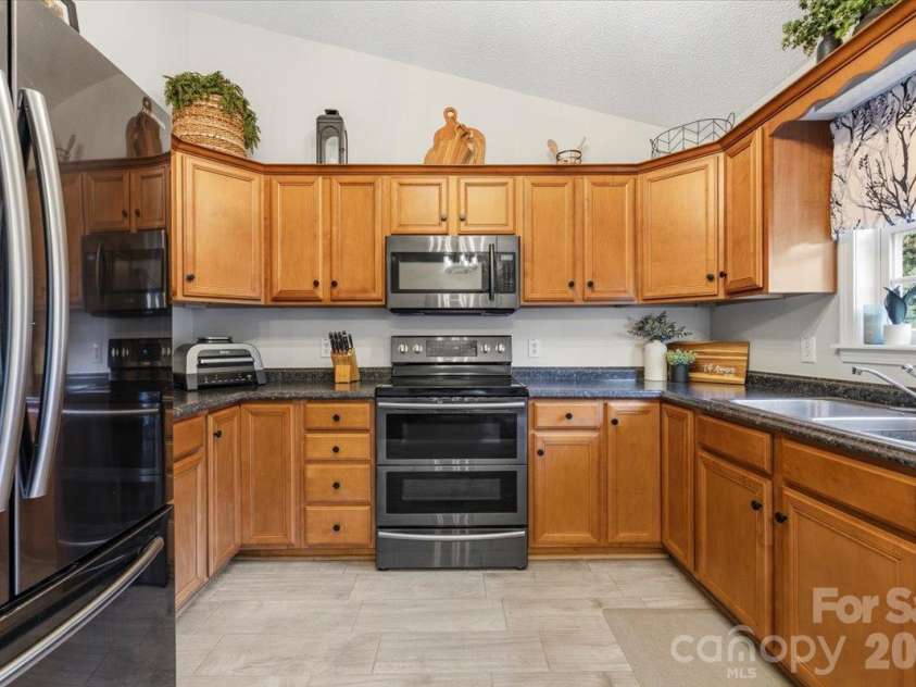 106 River Glen Drive, Morganton, NC 28655.  MLS# CAR4432425, YatesRealty ID 55622. 