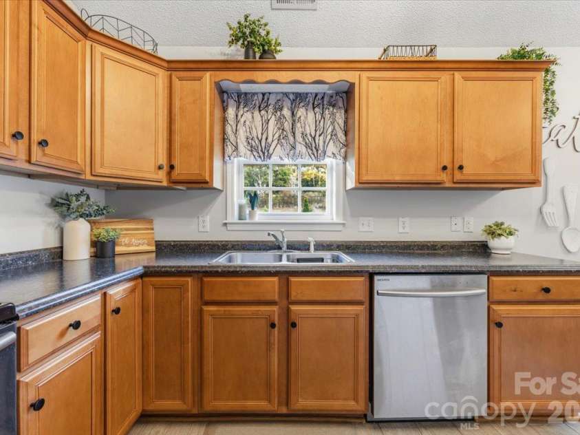 106 River Glen Drive, Morganton, NC 28655.  MLS# CAR4432425, YatesRealty ID 55622. 