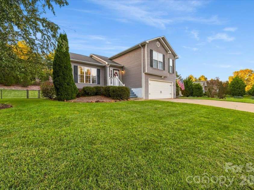 106 River Glen Drive, Morganton, NC 28655.  MLS# CAR4432425, YatesRealty ID 55622. Fenced In Back Yard!