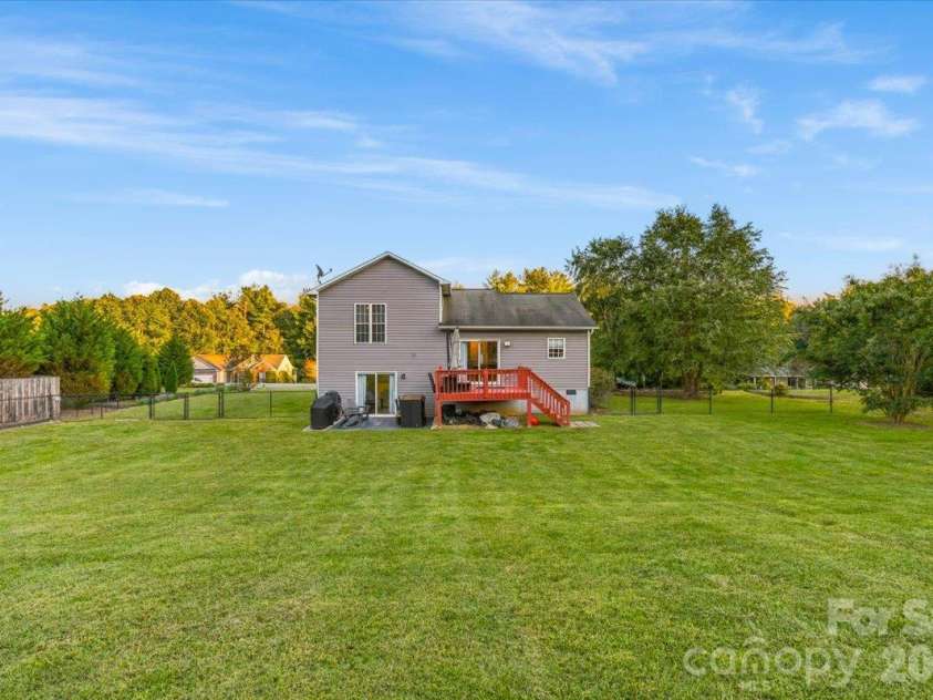 106 River Glen Drive, Morganton, NC 28655.  MLS# CAR4432425, YatesRealty ID 55622. Fully Fenced!