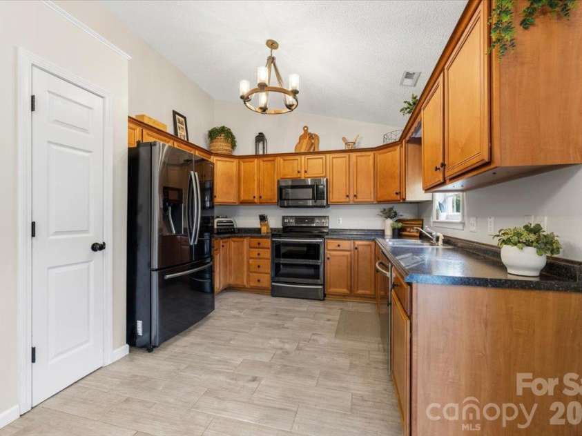 106 River Glen Drive, Morganton, NC 28655.  MLS# CAR4432425, YatesRealty ID 55622. Pantry