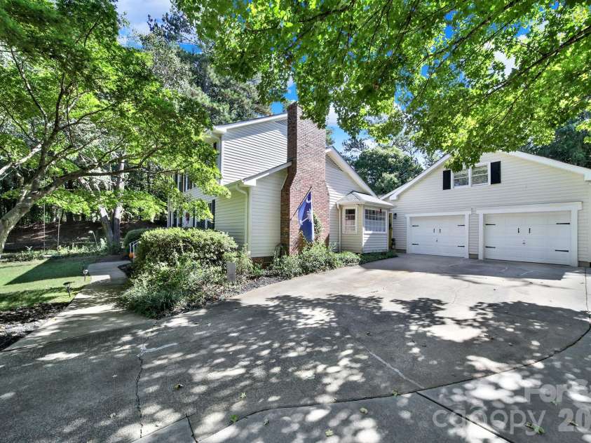 1219 Honeybee Trail, Fort Mill, SC 29715.  MLS# CAR4432004, YatesRealty ID 55625. 
