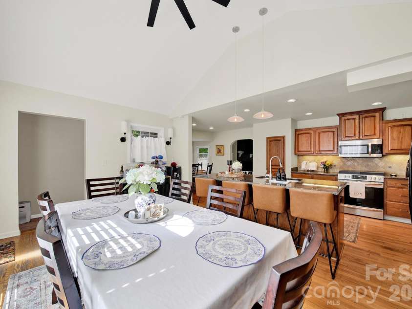 1219 Honeybee Trail, Fort Mill, SC 29715.  MLS# CAR4432004, YatesRealty ID 55625. 