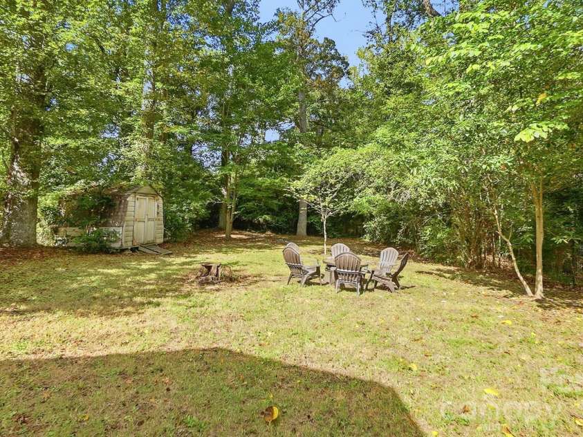 1721 Dallas Avenue, Charlotte, NC 28205.  MLS# CAR4431897, YatesRealty ID 55626. Beautiful Large Backyard
