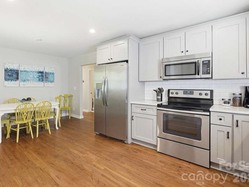 1721 Dallas Avenue, Charlotte, NC 28205.  MLS# CAR4431897, YatesRealty ID 55626. Open to Breakfast Area