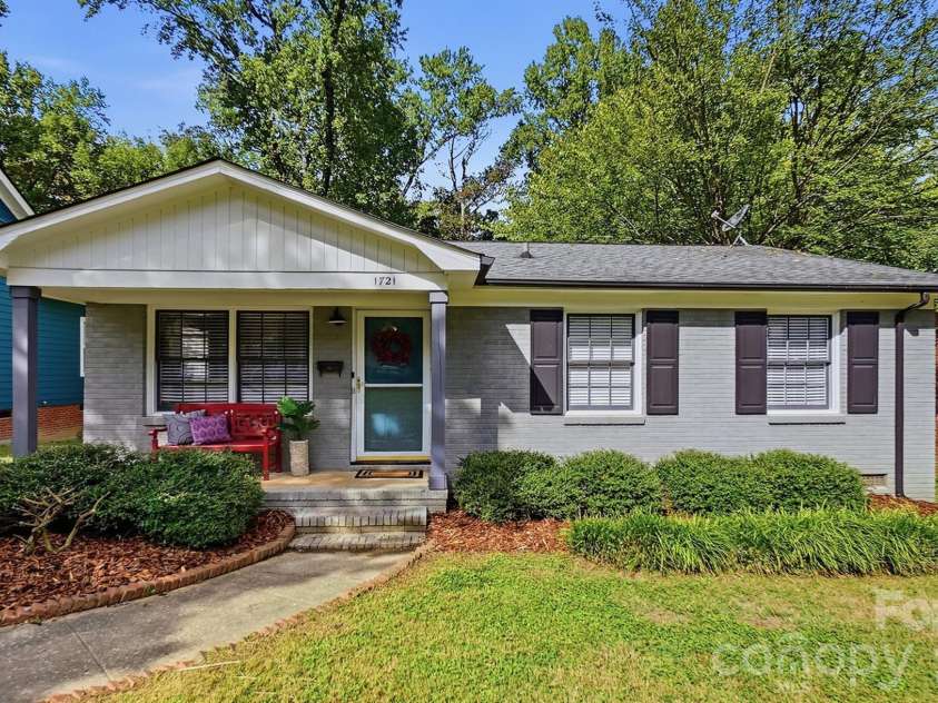 1721 Dallas Avenue, Charlotte, NC 28205.  MLS# CAR4431897, YatesRealty ID 55626. Welcome Home