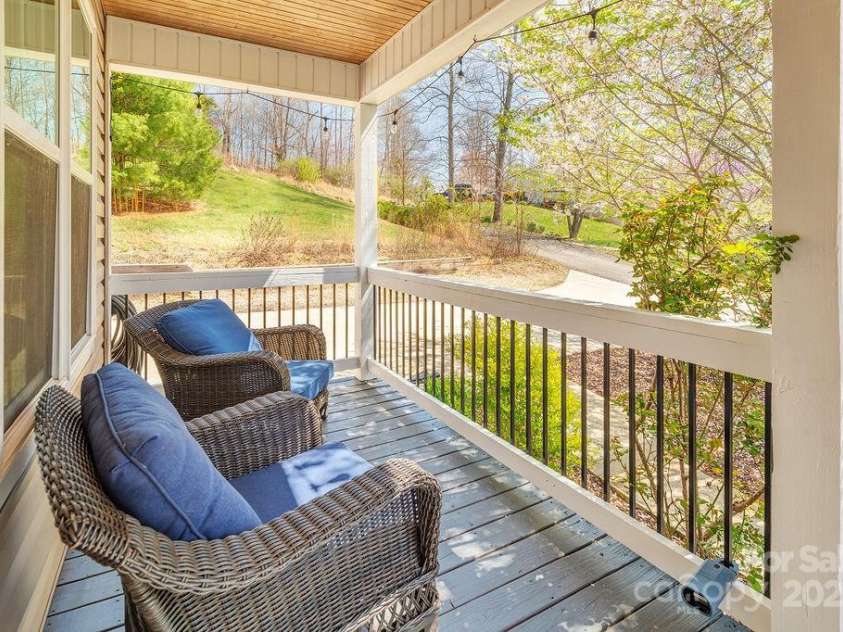 29 Herringbone Drive, Asheville, NC 28806.  MLS# CAR4238348, YatesRealty ID 5563. 