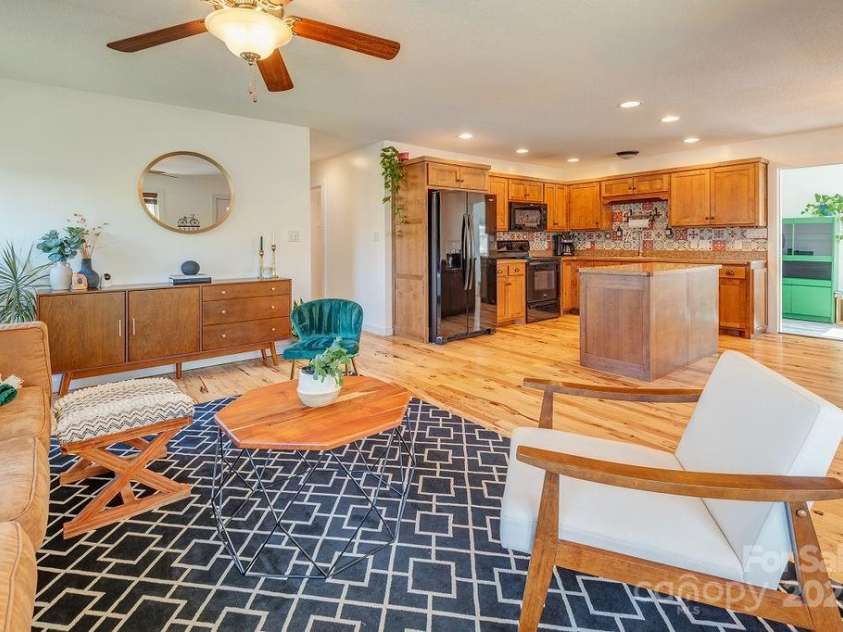 29 Herringbone Drive, Asheville, NC 28806.  MLS# CAR4238348, YatesRealty ID 5563. 