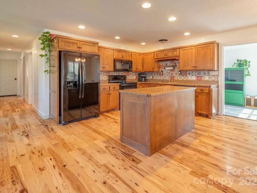 29 Herringbone Drive, Asheville, NC 28806.  MLS# CAR4238348, YatesRealty ID 5563. 