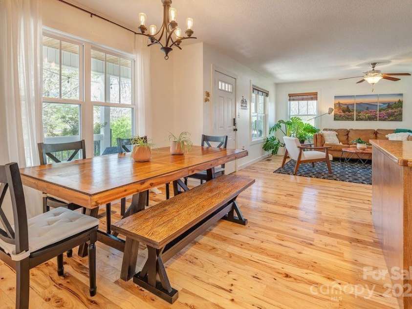 29 Herringbone Drive, Asheville, NC 28806.  MLS# CAR4238348, YatesRealty ID 5563. 