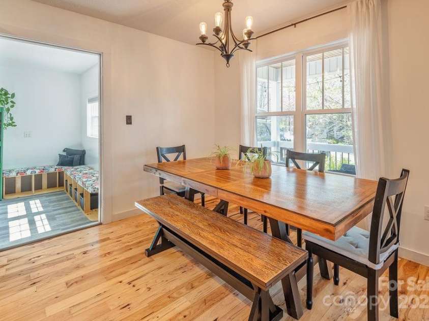 29 Herringbone Drive, Asheville, NC 28806.  MLS# CAR4238348, YatesRealty ID 5563. 