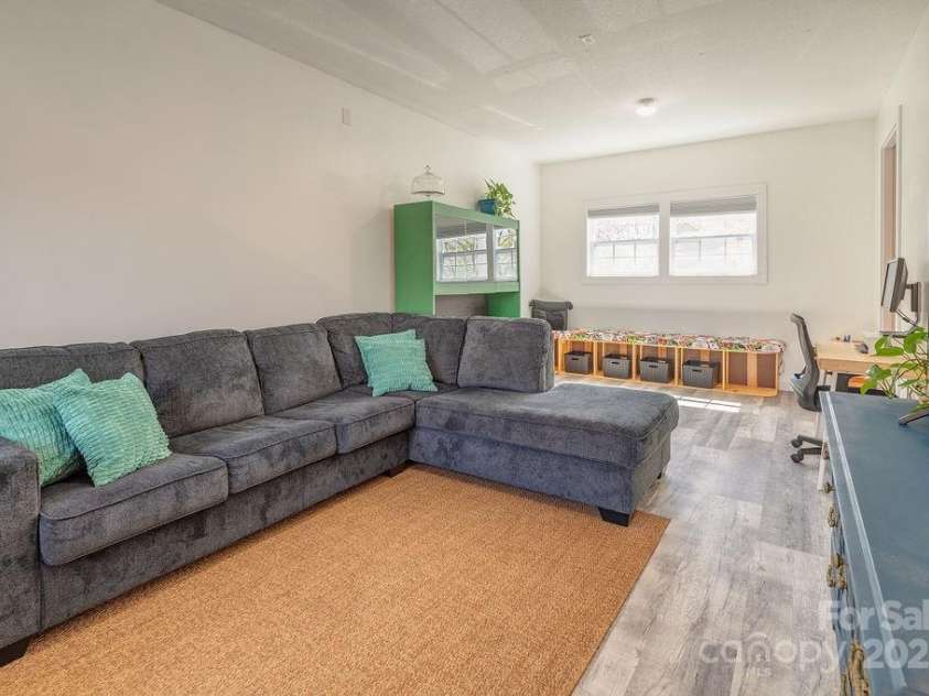 29 Herringbone Drive, Asheville, NC 28806.  MLS# CAR4238348, YatesRealty ID 5563. 