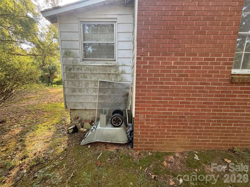 8915 Idlewild Road, Charlotte, NC 28227.  MLS# CAR4430332, YatesRealty ID 55630. 
