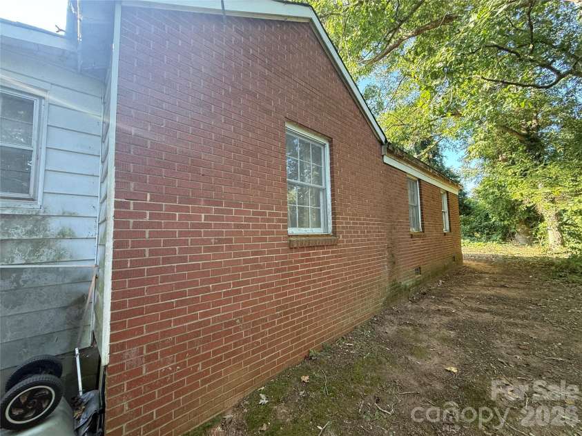 8915 Idlewild Road, Charlotte, NC 28227.  MLS# CAR4430332, YatesRealty ID 55630. 