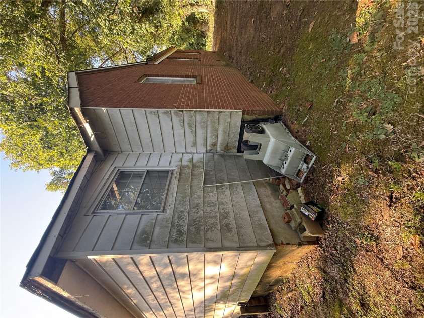 8915 Idlewild Road, Charlotte, NC 28227.  MLS# CAR4430332, YatesRealty ID 55630. 