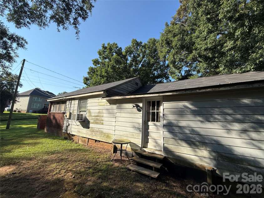 8915 Idlewild Road, Charlotte, NC 28227.  MLS# CAR4430332, YatesRealty ID 55630. 