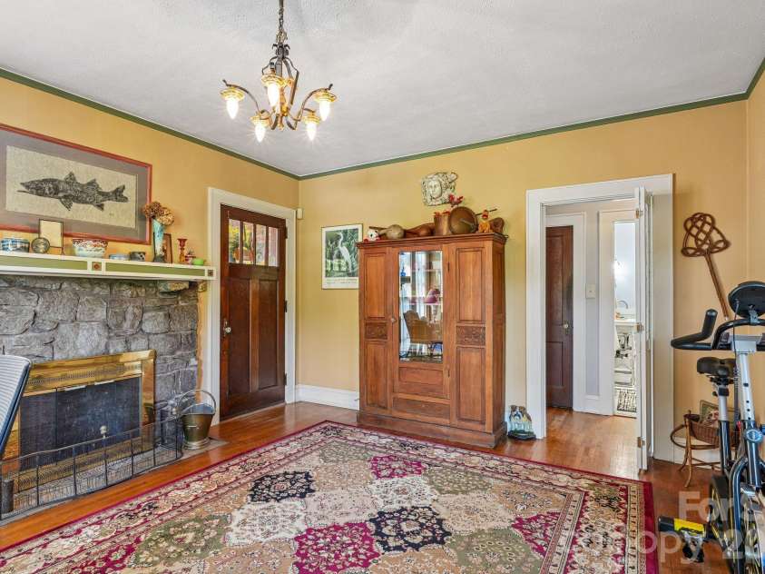 6007 Statesville Road, Charlotte, NC 28269.  MLS# CAR4432976, YatesRealty ID 55631. 