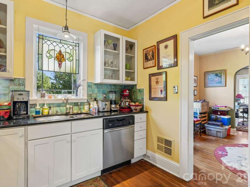6007 Statesville Road, Charlotte, NC 28269.  MLS# CAR4432976, YatesRealty ID 55631. 