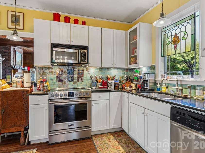 6007 Statesville Road, Charlotte, NC 28269.  MLS# CAR4432976, YatesRealty ID 55631. 