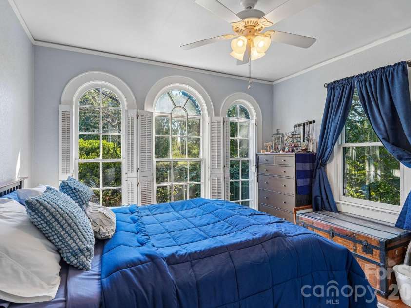 6007 Statesville Road, Charlotte, NC 28269.  MLS# CAR4432976, YatesRealty ID 55631. 
